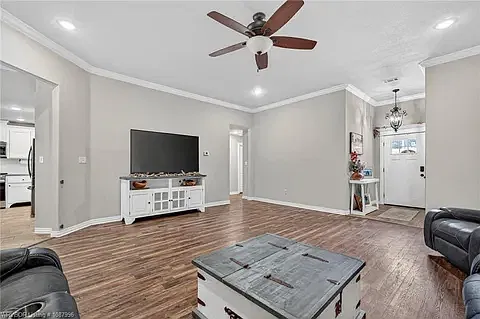 4 bed, 2157 sqft, $1,950 — Photo 3