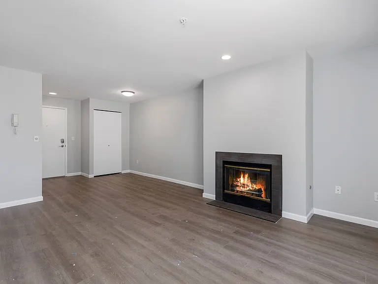 Interlake Apartments — Photo 7