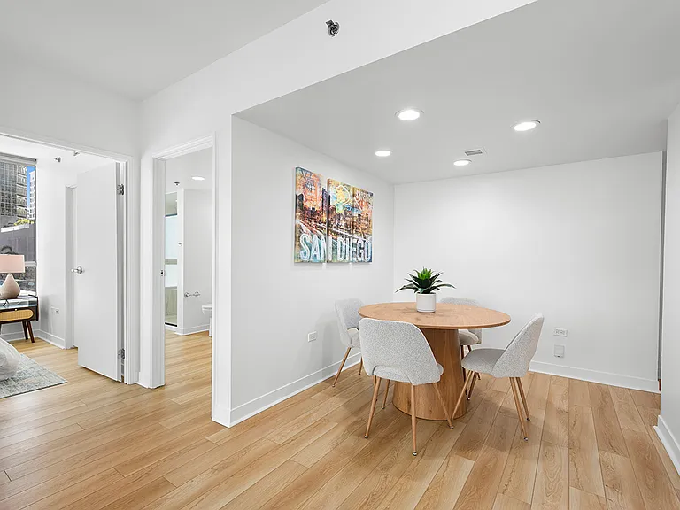 425 W Beech St #601 — Photo 15
