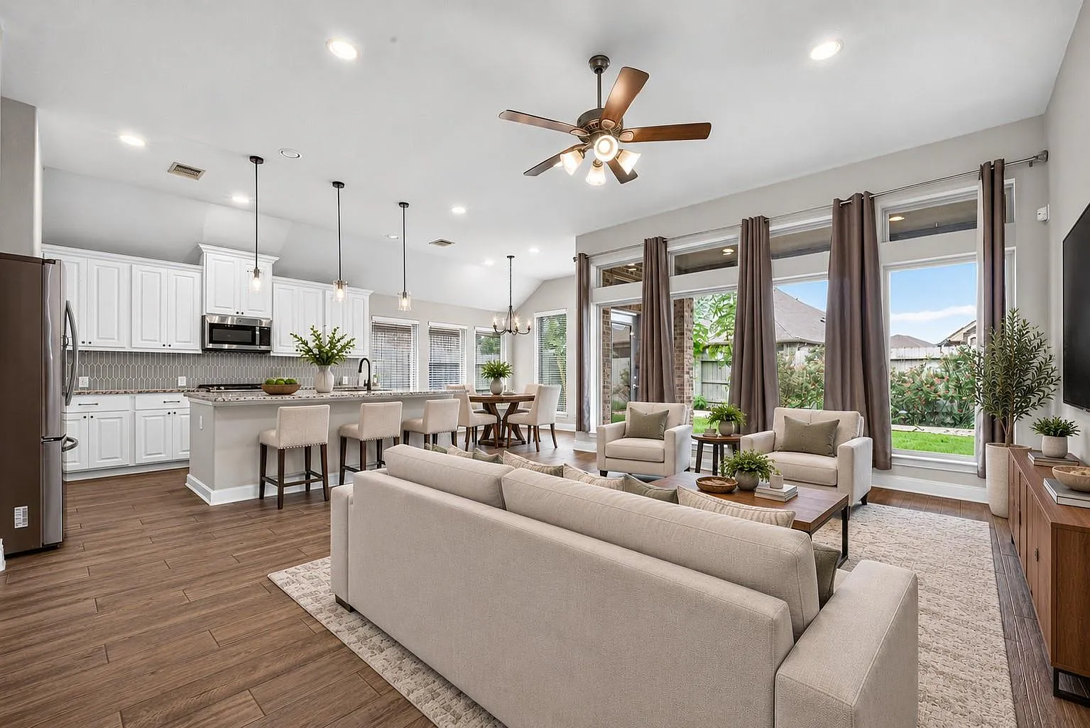 4 bed, 3.0 bath, 2334 sqft, $3,100 — Photo 4