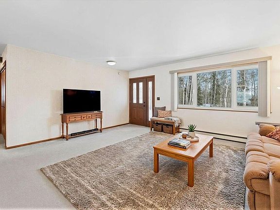 2nd image of 882 Senate Dr