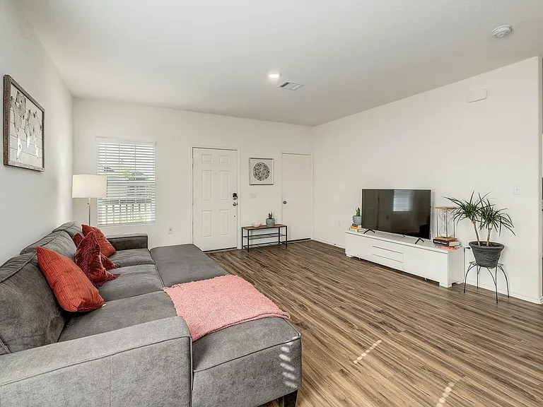 2504 Forgetmenot Ln — Photo 2