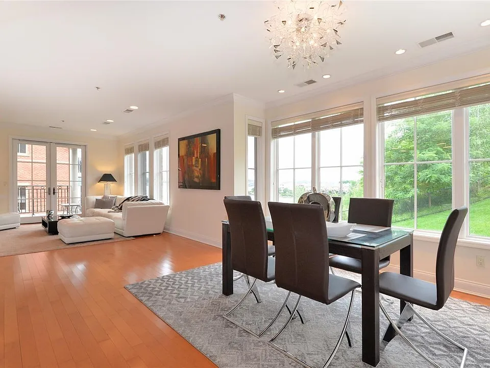 3 Moorings Ln