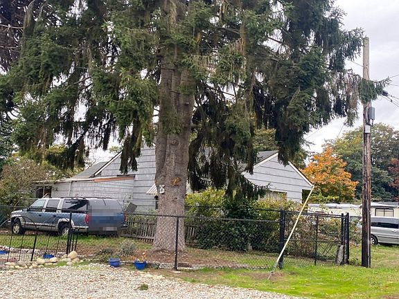 3rd image of 418 Violet Meadow St S