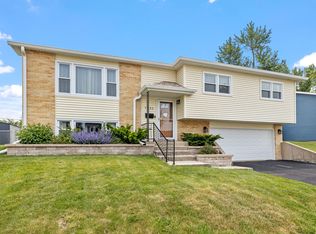 7821 Dalewood Pkwy, Woodridge, IL