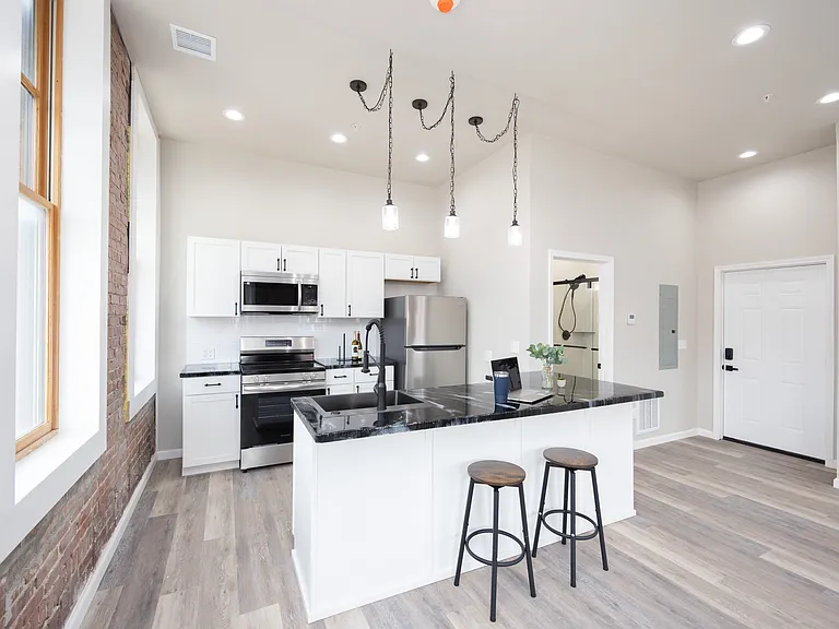201 E Grand Ave #1 — Photo 9