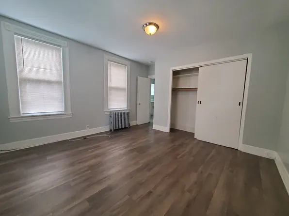 76 Pearsall Avenue image 4 of 5