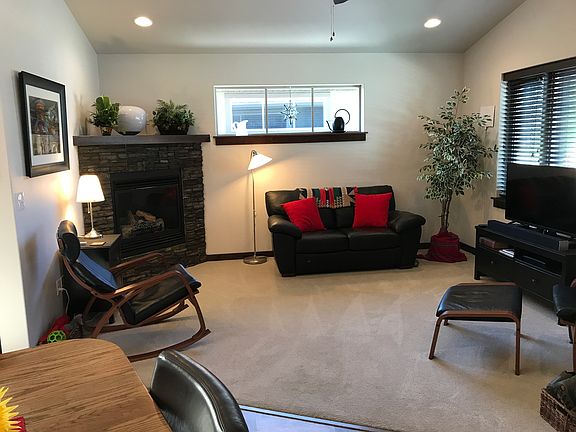 3rd image of 1008 Twin Lakes Ave