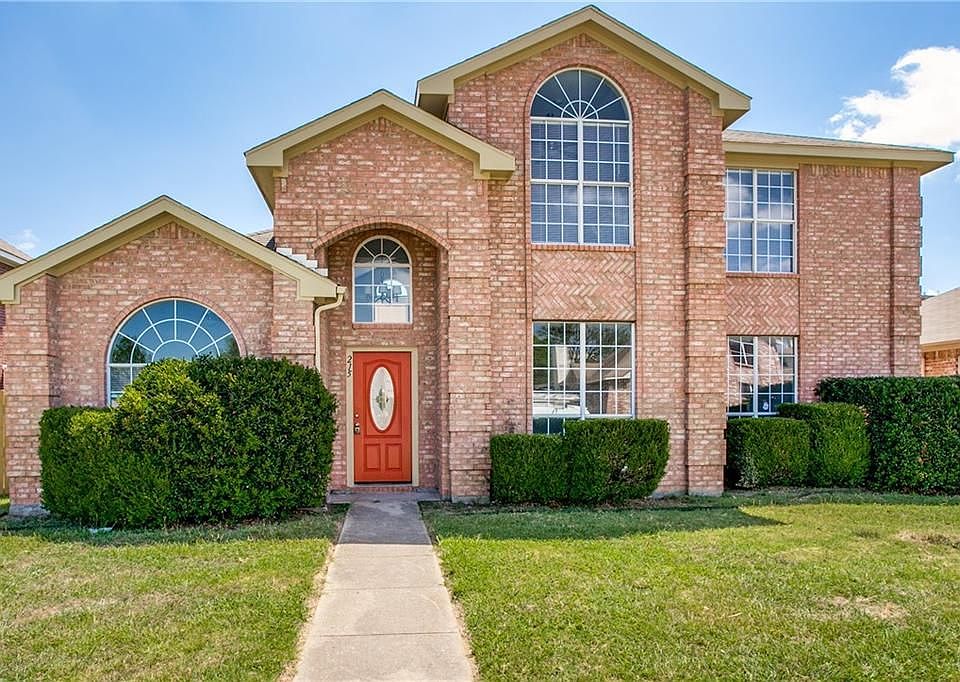 1st image of 215 Waterford Oaks Dr