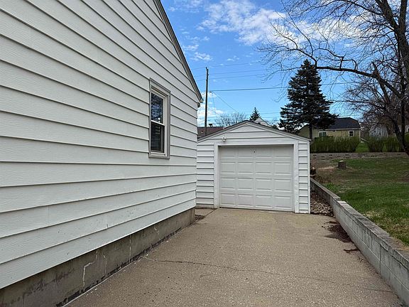 3rd image of 3256 Nebraska St