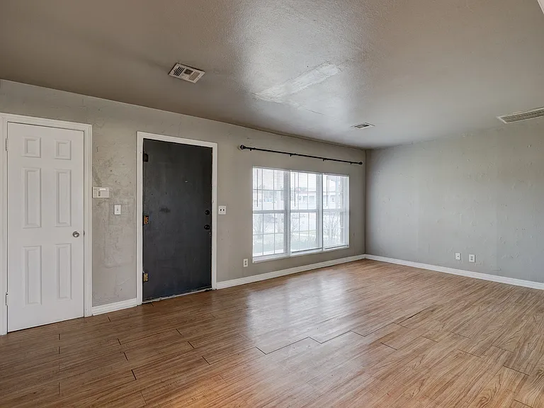 2849 Cambridge Ct — Photo 16