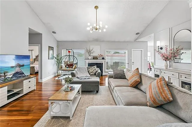 2629 Crestway Rd — Photo 3
