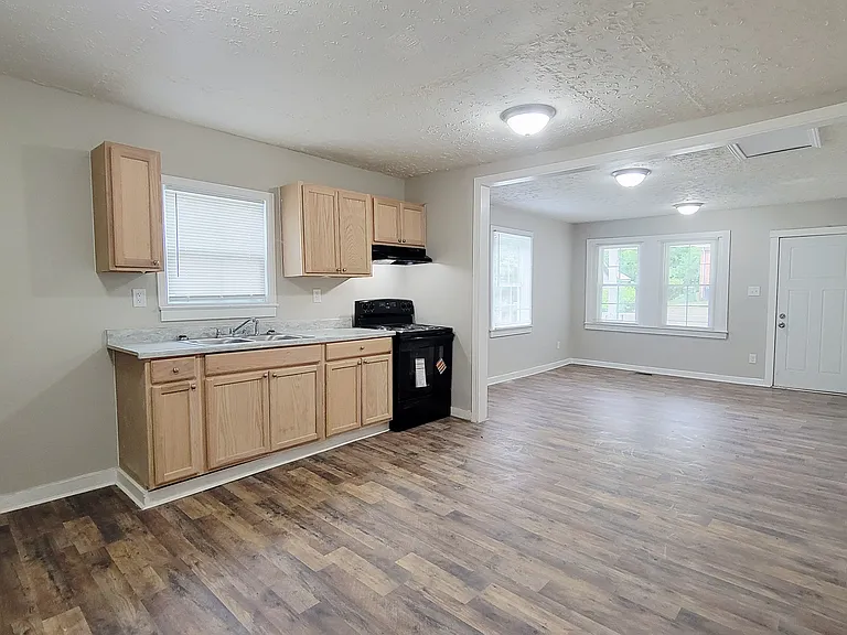 417 Pine St — Photo 8