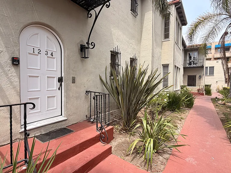 923 Ocean Ave #2 — Photo 1