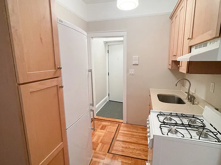 2407 19th St #2R — Photo 4