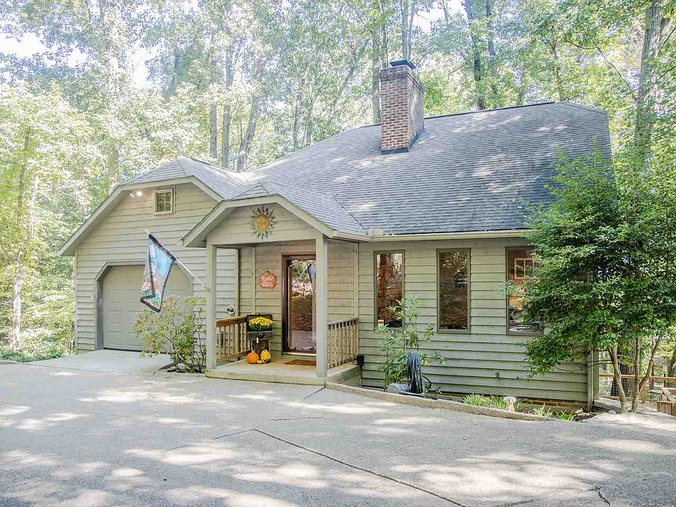 1st image of 440 Flower Dr