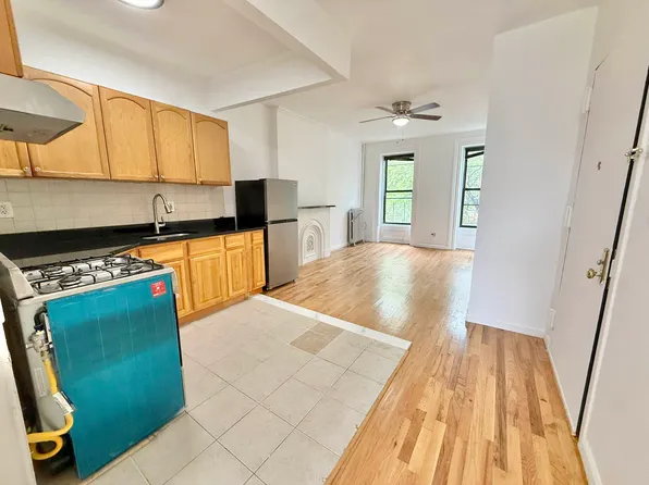 442 Gates Avenue image 1 of 14