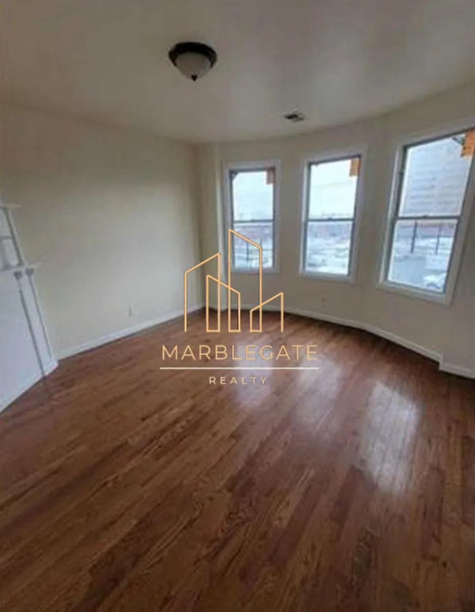 Building Photo - 85 Littleton Ave #3C