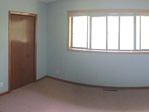 Large bedroom empty