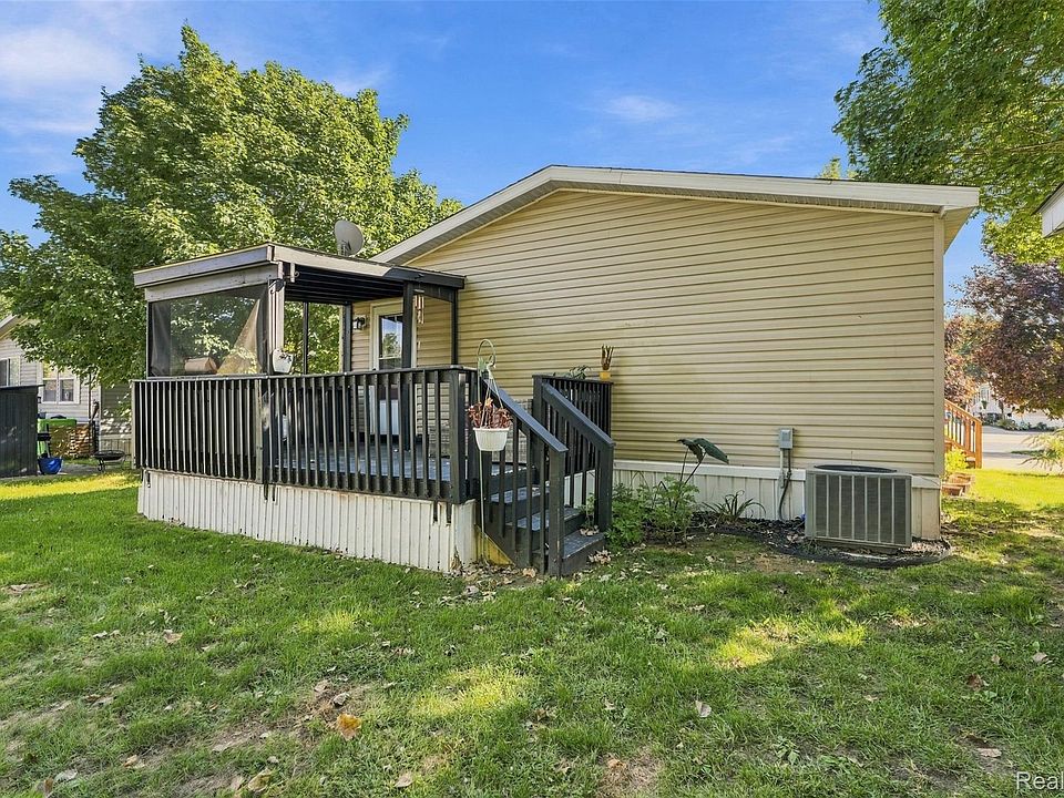 28034 Charlemagne St, photo 28