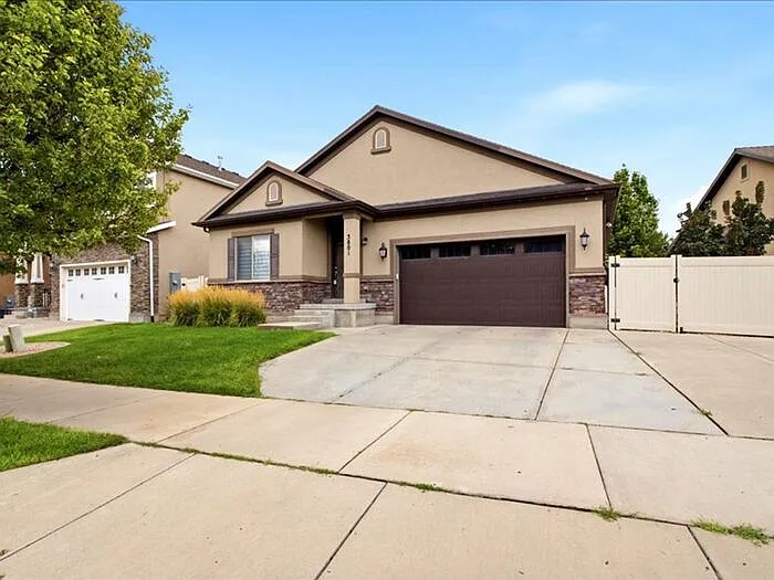 5 bed, 3.0 bath, 2780 sqft, $3,095 — Photo 2