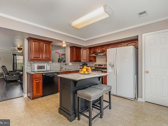3rd image of 3118 Sundown Dr