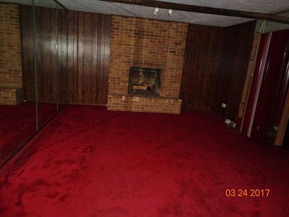5th image of 300 S Blackstone Ave
