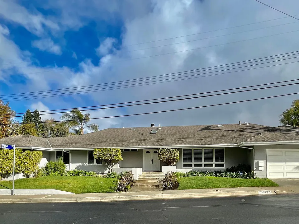 16972 Oak View Dr