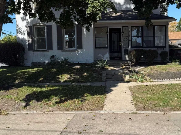 428 W Chestnut St, Freeport, IL 61032
