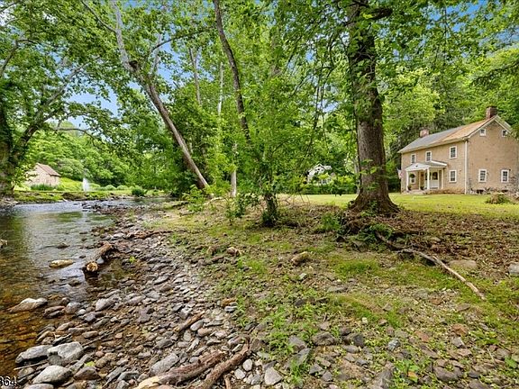 3rd image of 161 Musconetcong River Rd