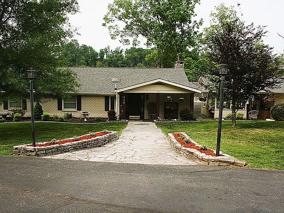 5th image of 926 Chimney Rock Rd