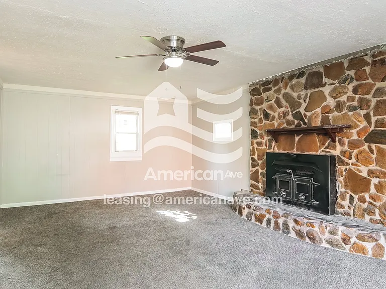 1251530_004_living_room_5.jpg
