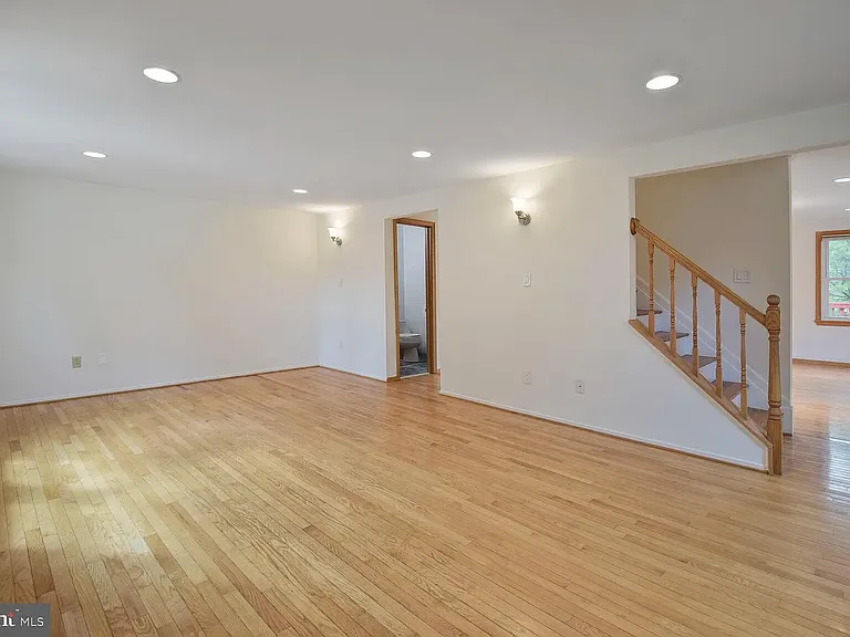 9321 Bentridge Ave — Photo 24