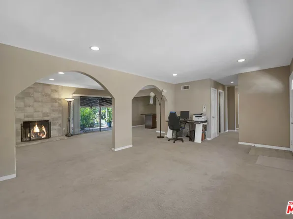 22110 Blythe St, Canoga Park, CA 91304