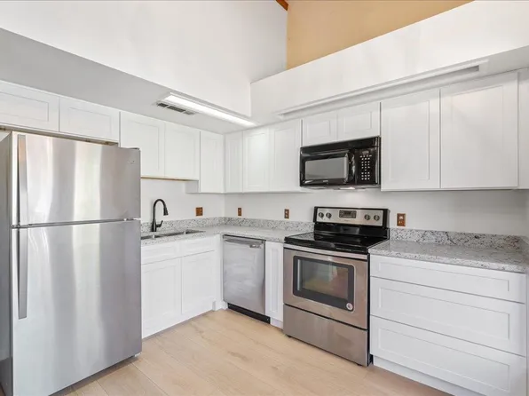 275 S Valley View Dr APT J206, St George, UT 84770