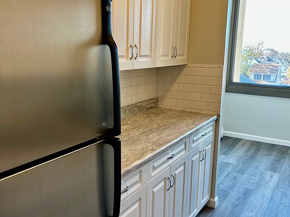 5th image of 515 Anderson Ave APT 6G