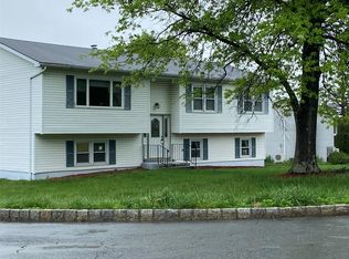 18 Prides Xing, Washingtonville, NY 10992