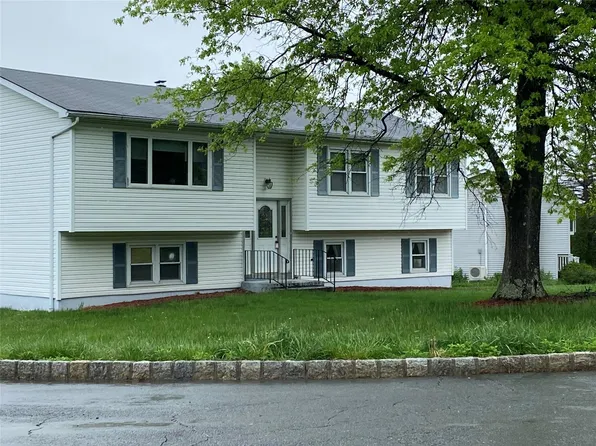 18 Prides Crossing, Washingtonville, NY 10992