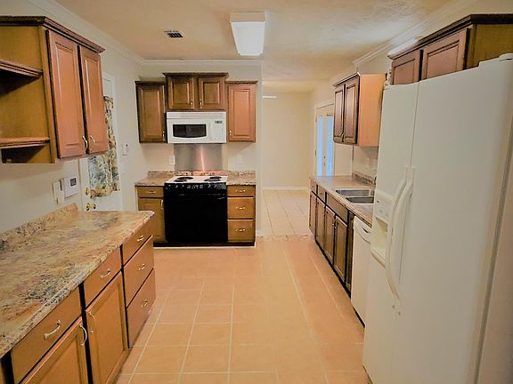 3rd image of 4452 Wildwood Dr