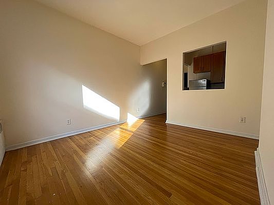 2nd image of 207 E 89th St APT C5