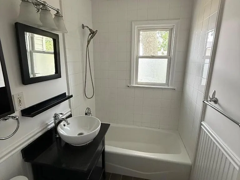 2514 Jackson Ave — Photo 7