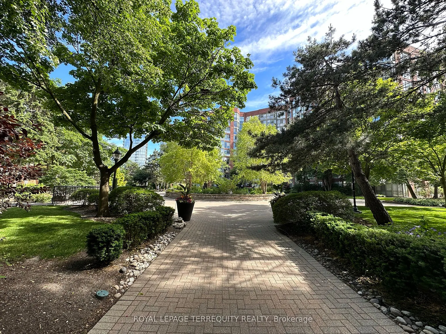 2 bed, $2,795 — Photo 4