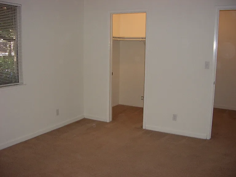 Mira Loma Apartments — Photo 15