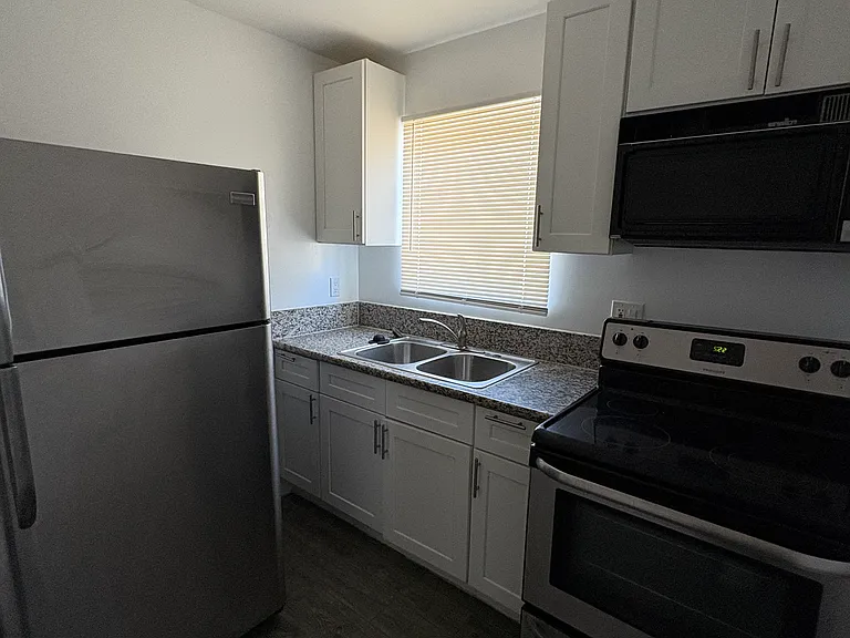 110 N 5th St #1 — Photo 10