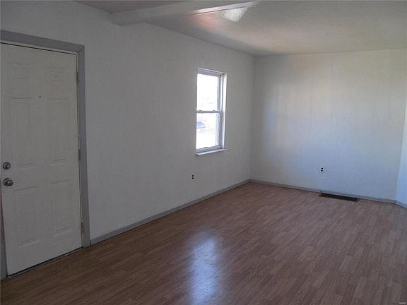 5th image of 9945 Meadow Ave
