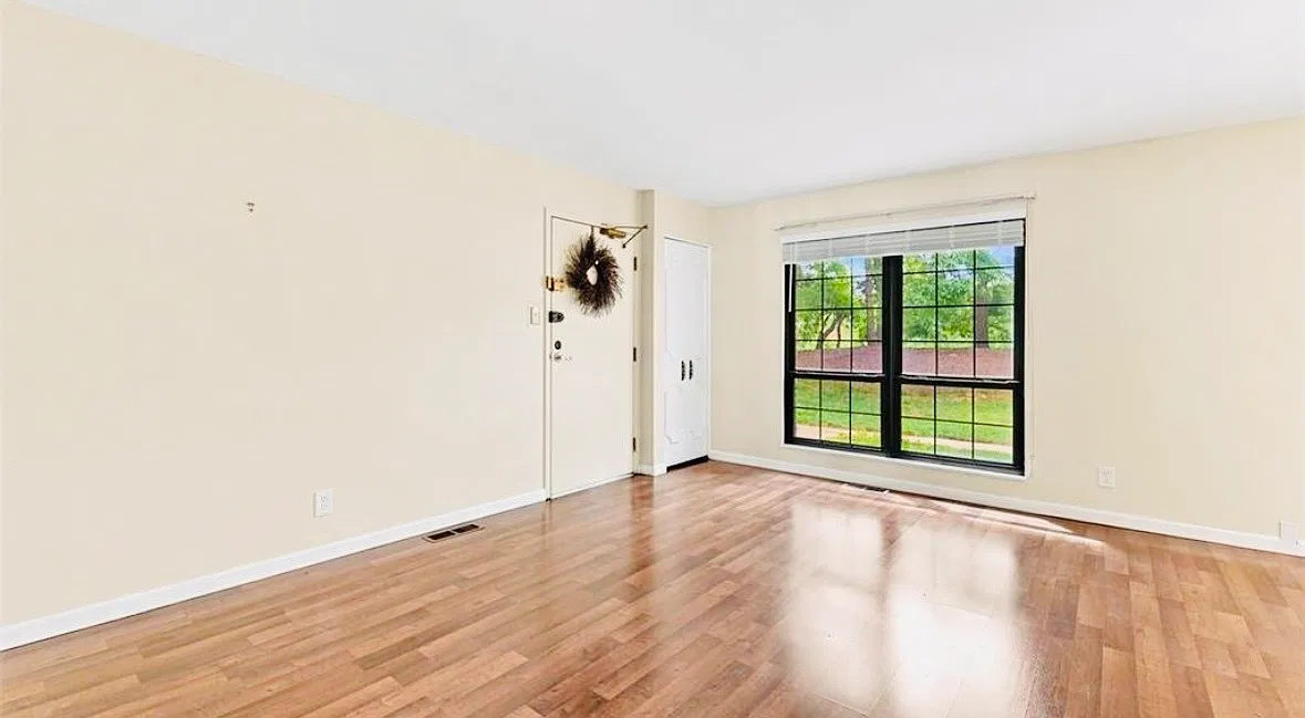 2 bed, 924 sqft, $1,700 — Photo 1