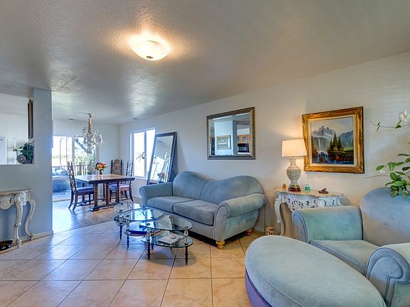 Family room to dining room