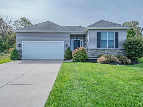 5383 Alderbrook Ln, Clarence, NY 14031