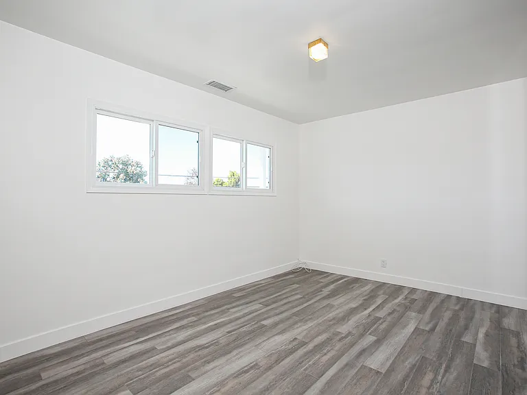 1321 Oak St #F — Photo 6