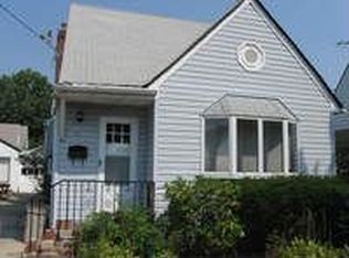 17 Dorothy Ct, Merrick, NY 11566